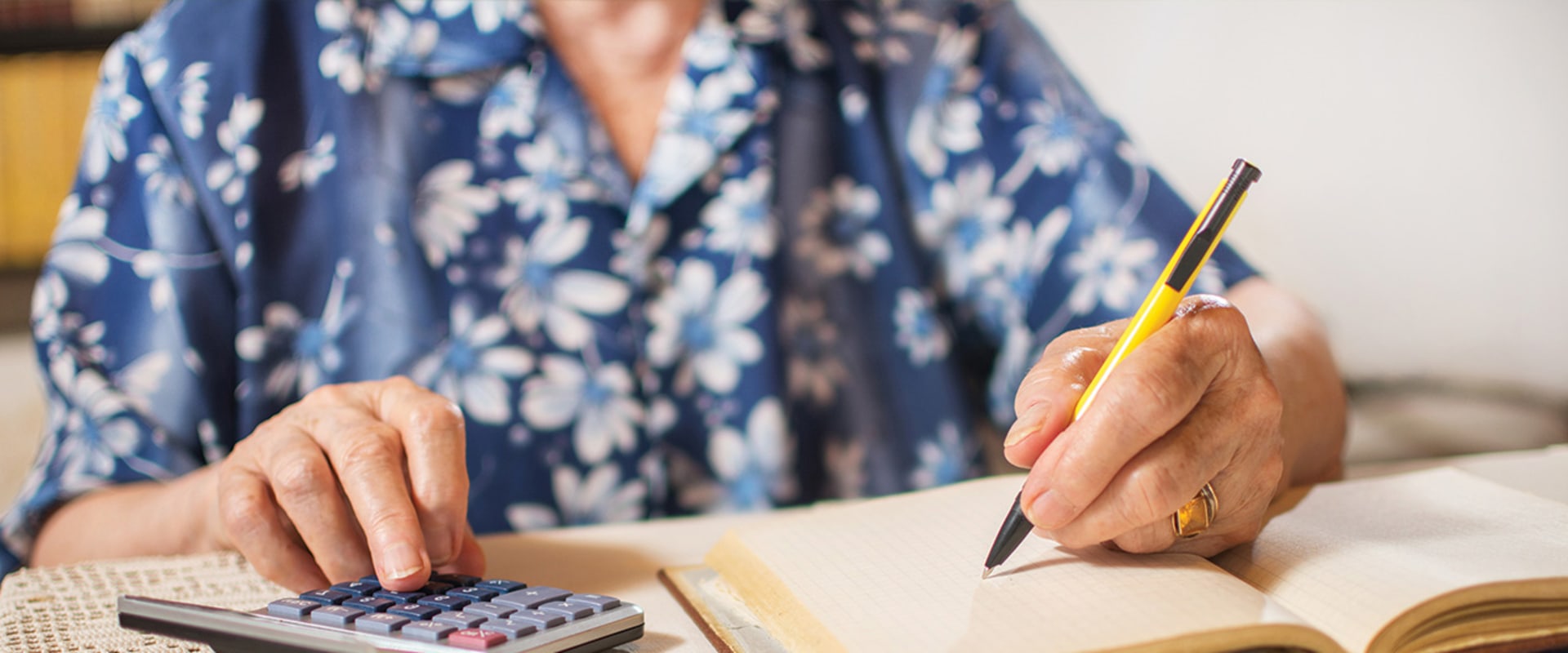 Understanding Income-based Discounts for Medicare and Medicaid